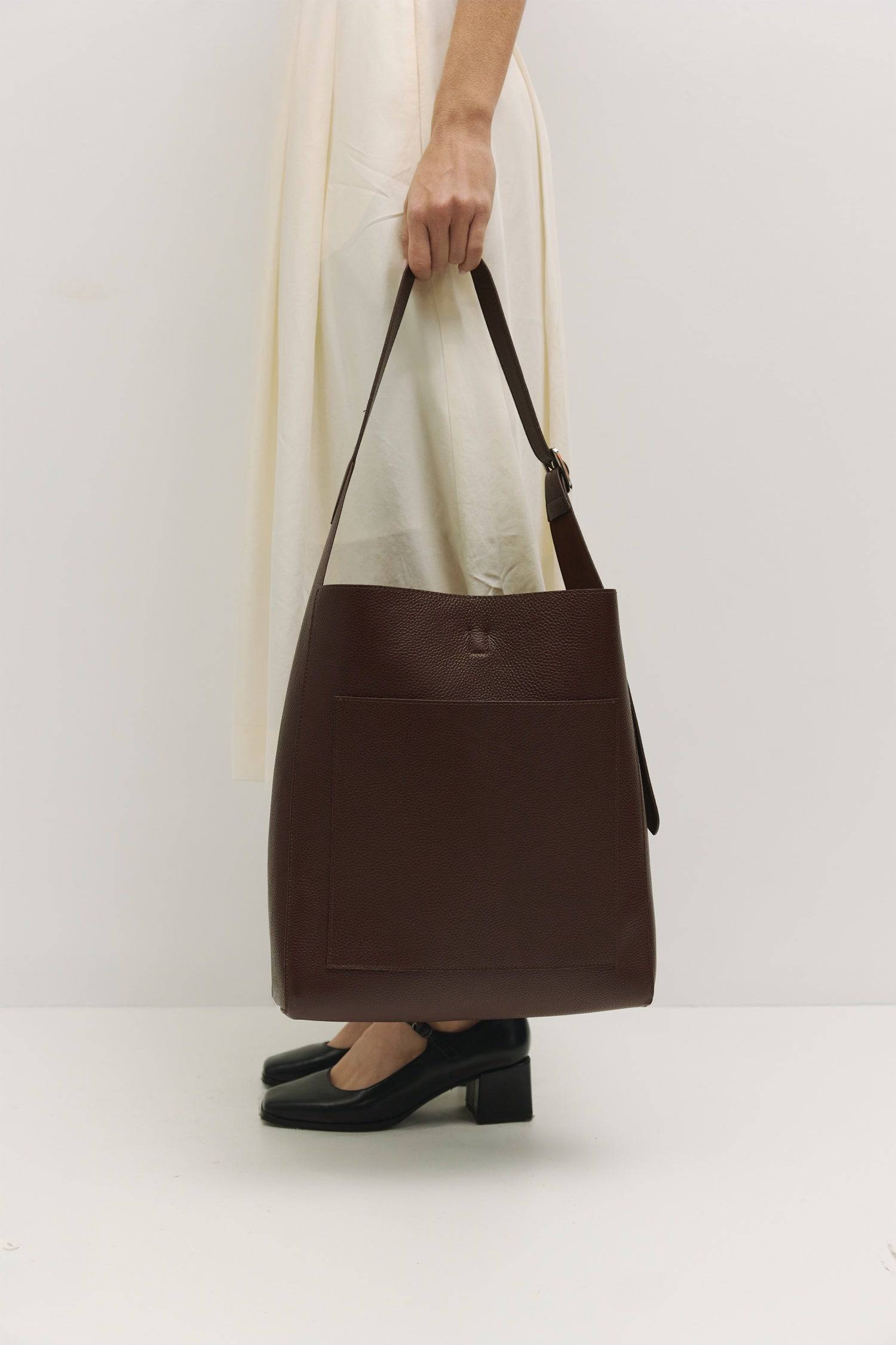 8857790087389, The Brighton Tote Bag, Bags, Mod Ref | Common Market, accessories,bag,bags,cf-color-khaki,cf-color-white,cf-vendor-mod-ref-common-market,dark brown,modrefcommonmarket,Oversized,purse, Information The Brighton Tote Bag is designed with a top snap closure and an exterior slip pocket for easy access to your essentials. It's designed with an adjustable leather shoulder strap for a custom fit and includes a detachable leather pouch for added convenience and organization. Details 100% Cowhide Top S