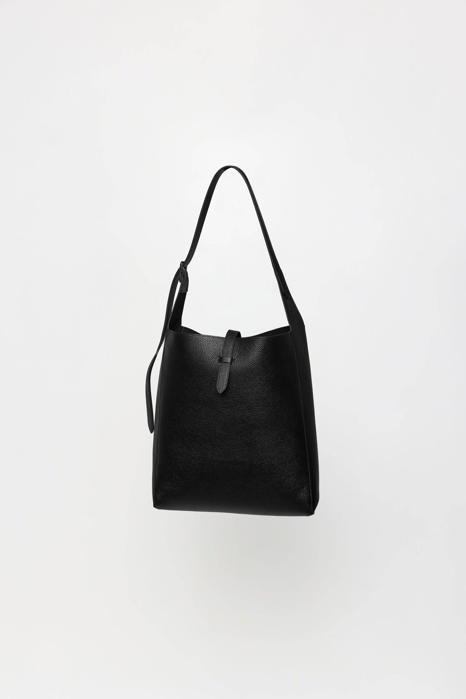 8857790087389, The Brighton Tote Bag, Bags, Mod Ref | Common Market, accessories,bag,bags,cf-color-khaki,cf-color-white,cf-vendor-mod-ref-common-market,dark brown,modrefcommonmarket,Oversized,purse, Information The Brighton Tote Bag is designed with a top snap closure and an exterior slip pocket for easy access to your essentials. It's designed with an adjustable leather shoulder strap for a custom fit and includes a detachable leather pouch for added convenience and organization. Details 100% Cowhide Top S
