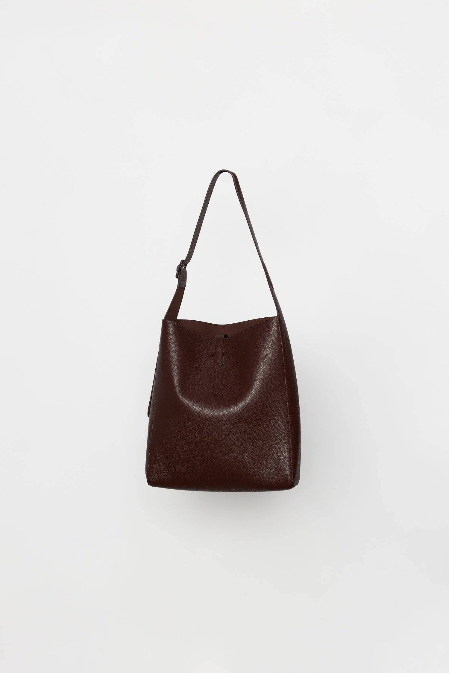 8857790087389, The Brighton Tote Bag, Bags, Mod Ref | Common Market, accessories,bag,bags,cf-color-khaki,cf-color-white,cf-vendor-mod-ref-common-market,dark brown,modrefcommonmarket,Oversized,purse, Information The Brighton Tote Bag is designed with a top snap closure and an exterior slip pocket for easy access to your essentials. It's designed with an adjustable leather shoulder strap for a custom fit and includes a detachable leather pouch for added convenience and organization. Details 100% Cowhide Top S