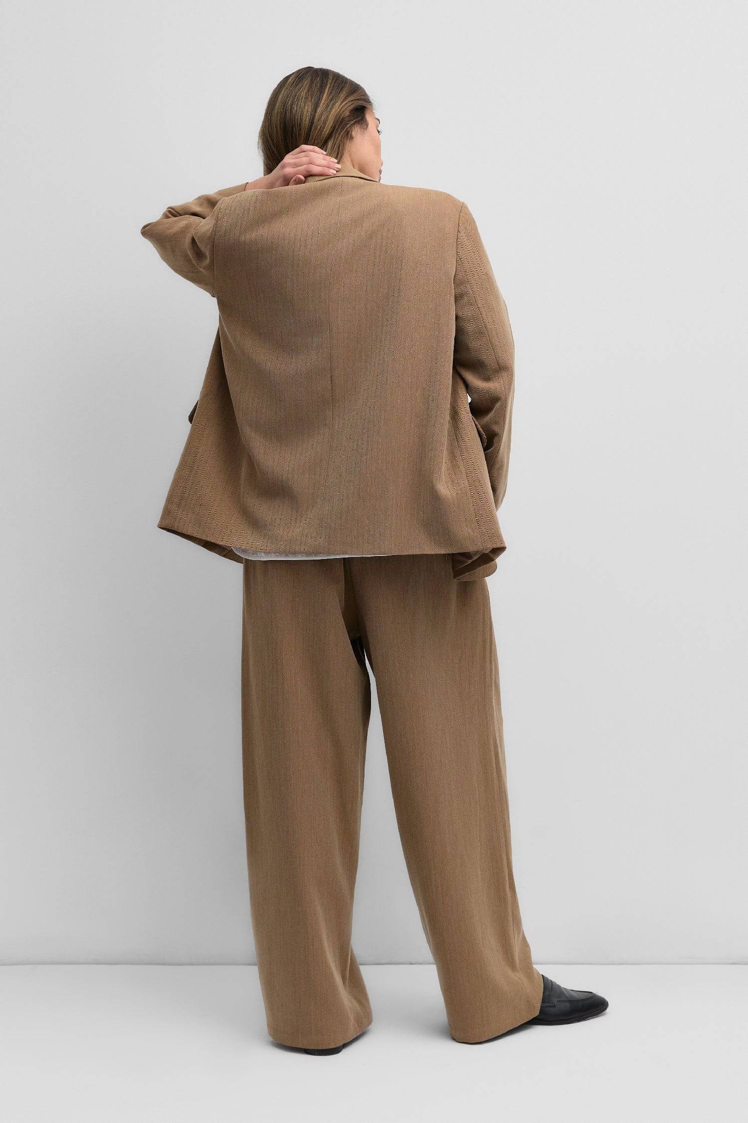 8722346115293, The Kerry Blazer, Outerwear, Mod Ref, Black,Blazer,brown,Casual,cf-color-black,cf-color-brown,cf-size-l,cf-size-m,cf-size-s,cf-vendor-mod-ref,Comfortable,Everyday,Fall,herringbone,layering,Lining,Matching Set,new,Outerwear,Oversized,padded shoulders,Polyester,rayon,semi formal,Semi-Casual,set,Sets,tailored,Transitional,Womens, Information The Kerry Blazer is a classic single-breasted herringbone blazer designed with shoulder pads for a more structured silhouette. Pair it with The Kerry Pants