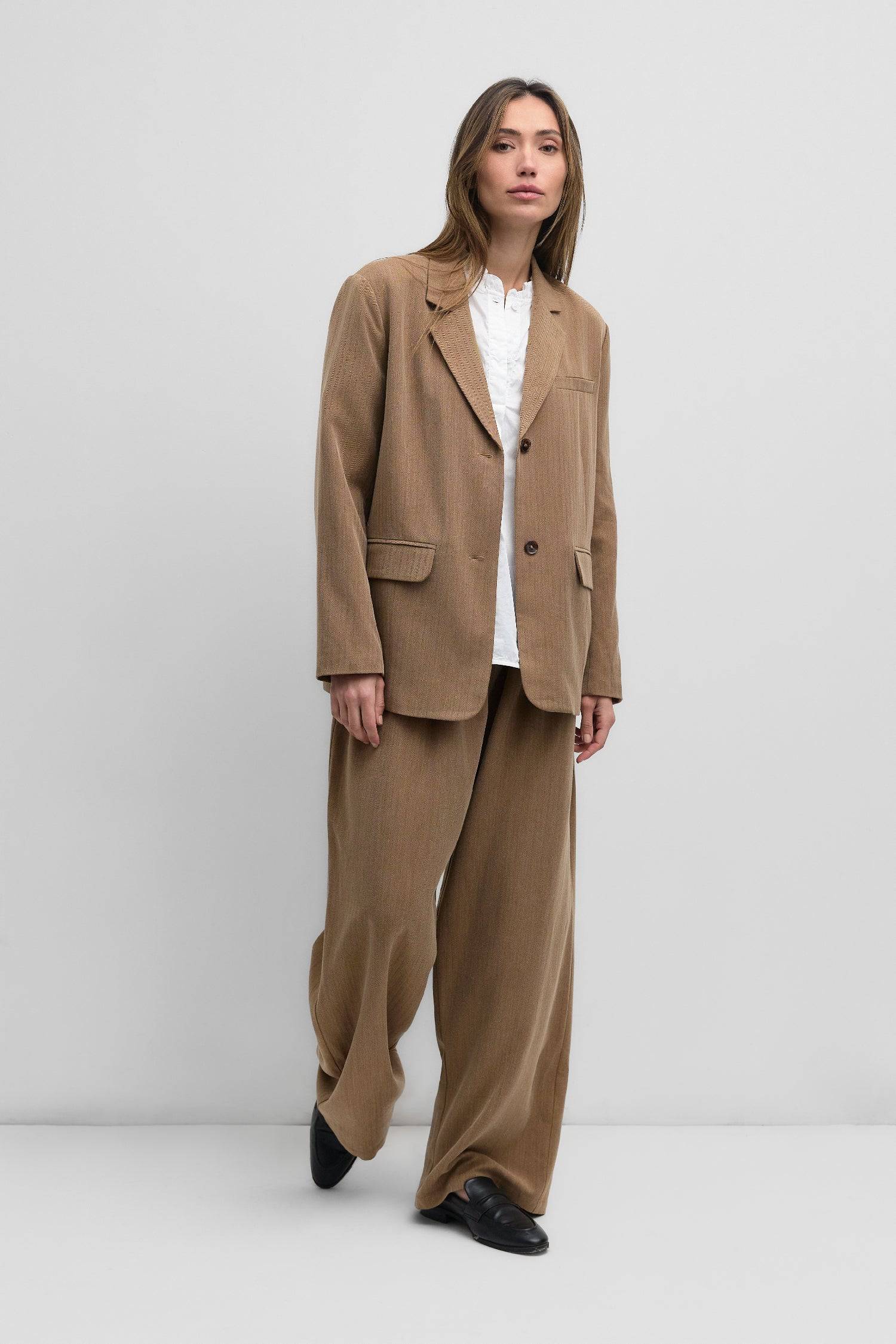 8722346115293, The Kerry Blazer, Outerwear, Mod Ref, Black,Blazer,brown,Casual,cf-color-black,cf-color-brown,cf-size-l,cf-size-m,cf-size-s,cf-vendor-mod-ref,Comfortable,Everyday,Fall,herringbone,layering,Lining,Matching Set,new,Outerwear,Oversized,padded shoulders,Polyester,rayon,semi formal,Semi-Casual,set,Sets,tailored,Transitional,Womens, Information The Kerry Blazer is a classic single-breasted herringbone blazer designed with shoulder pads for a more structured silhouette. Pair it with The Kerry Pants