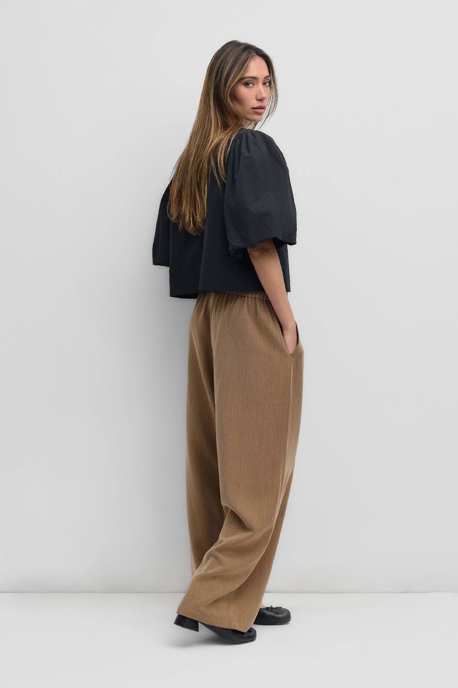 8722358665437, The Kerry Pants, Bottoms, Mod Ref, Basic,Basics,Belt Loops,Bottoms,brown,Business Casual,cf-color-brown,cf-color-grey,cf-color-natural,cf-size-l,cf-size-m,cf-size-s,cf-vendor-mod-ref,Grey,herringbone,Long Pants,Matching Set,mid rise,modref,natural,Pants,Pleated,Sets,Spring,straight fit,Transitional,women,Womens, Information The Kerry Pants are your classic full-length herringbone trousers designed with a front pleat and an elasticated back waist for added comfort. Style it with The Kerry Blaz