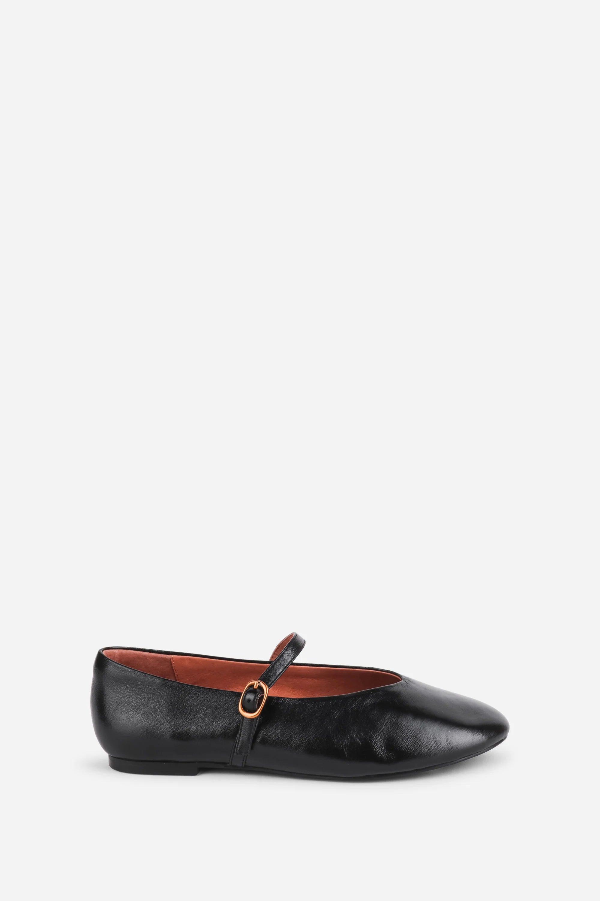 Larisa Mary Jane Flat