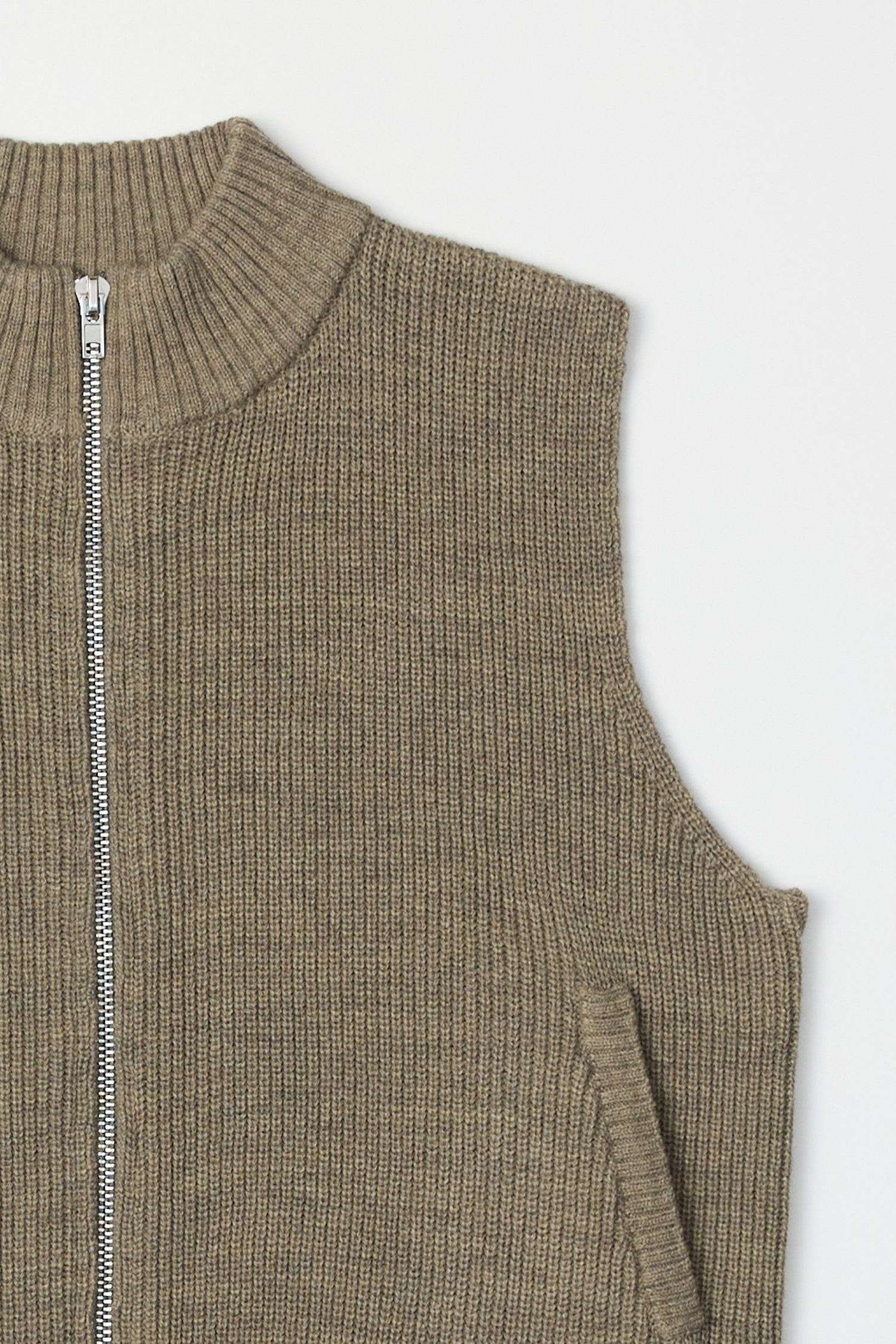 The Dion Vest - Mod Ref | Common Market
